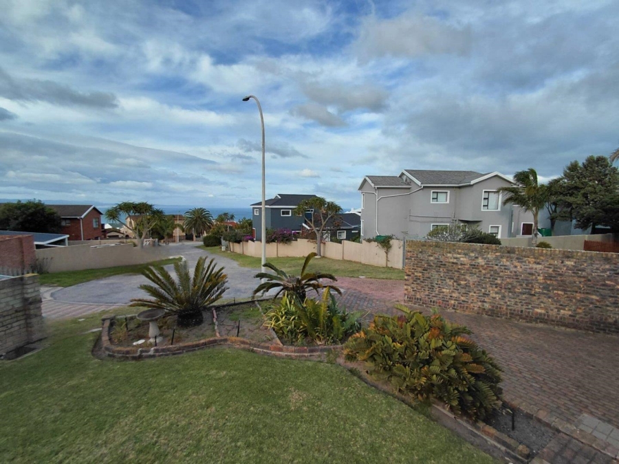 4 Bedroom Property for Sale in Wavecrest Eastern Cape